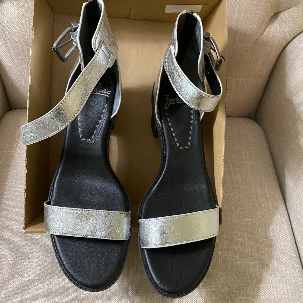 New Zodiac Silver metallic ankle strap sandals size 11